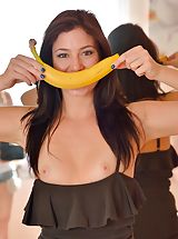 Janesa Banana To Model